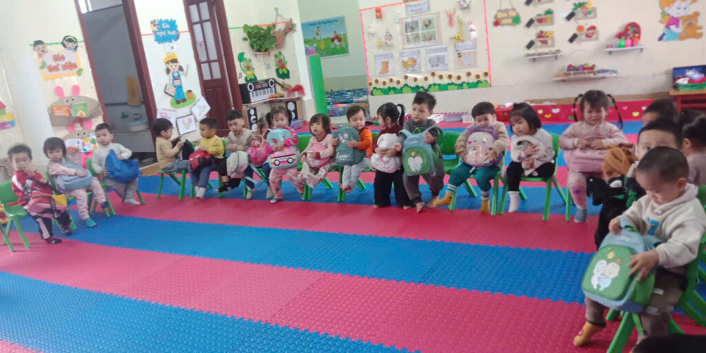 chuẩn bị đồ dùng cho bé đi học mẫu giáo